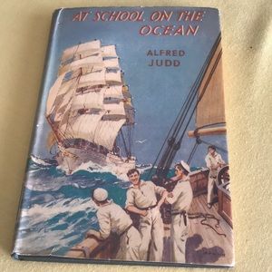 CHILDRENS BOOK   AT SCHOOL ON THE OCEAN. ANTIQUE